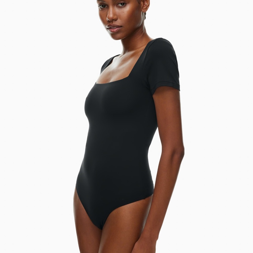 Aritiza Contour Squareneck Shortsleeve Bodysuit size XS NWOT
